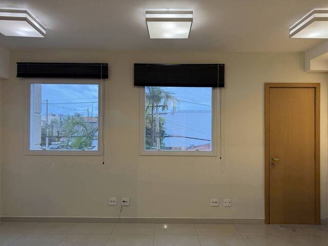 Janelas sala maior e porta laje técnica